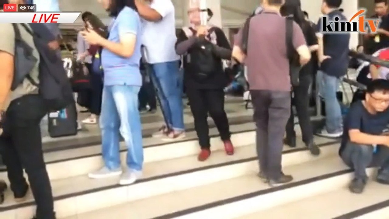 LIVE: Najib Razak hadir ke mahkamah lagi