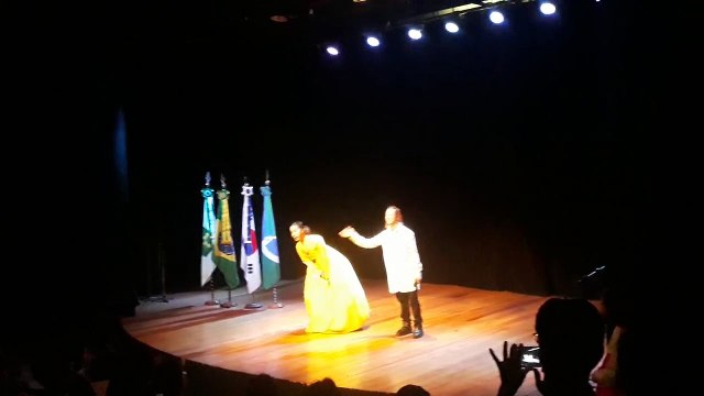 Apresentação de canto de dança dos artistas Aeri Park e Hyun-joon Nam 3