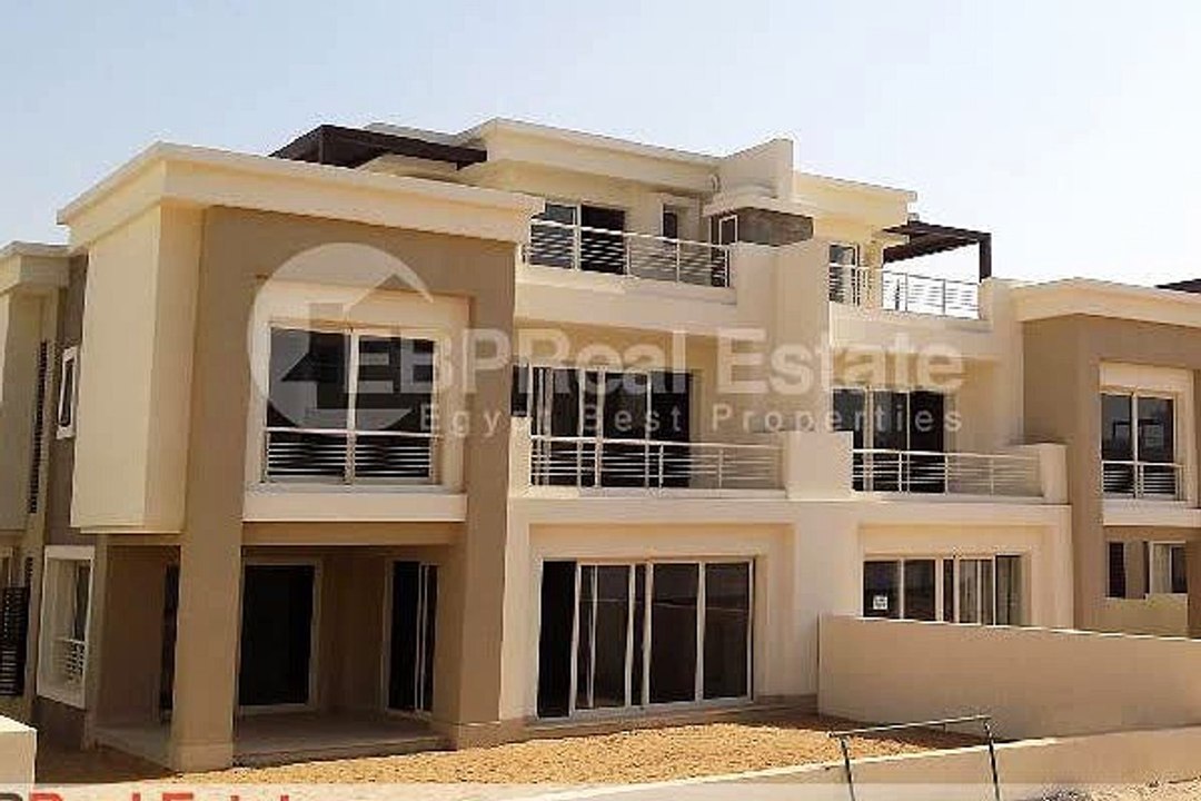 villa for sale in CFC compound New Cairo 373m