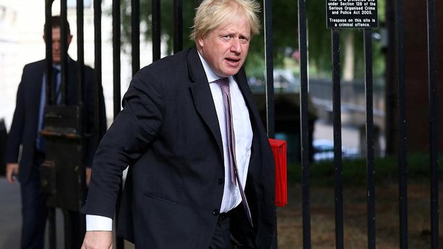 Gran Bretagna: bufera sull'ex ministro Johnson per le sue parole sul burqa