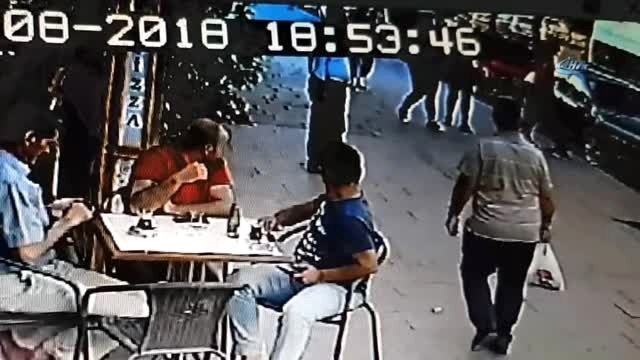 Aydınlatma Direği Elinde Kalan Genç: Arkadaşıma Şaka Yapacaktım