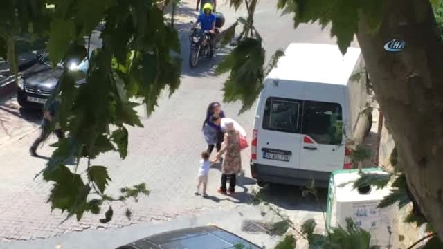 İstanbul'da Dehşet...babası Küçük Çocuğun Gözü Önünde Annesine Böyle Bıçak Çekti