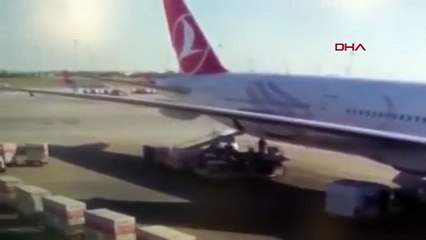 Atatürk Havalimanı'nda uçağın çarpma anı kamerada