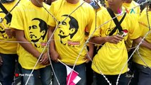Keluar Kantor KPU, Jokowi Sapa Pendukung Bareng Cak Imin
