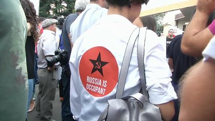 Скачать видео: Georgien wirft Russland Besetzung vor - Proteste in Tiflis