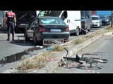 Aksident tragjik në Tiranë/ Makina përplas nënën me 2 fëmijë dhe 1 biçikletë, 2 të vdekur