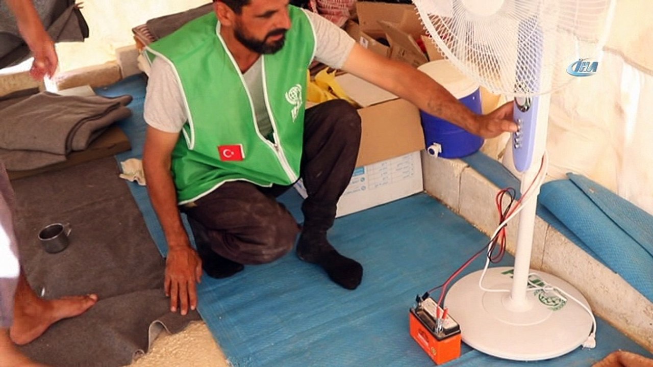 - Esad’ın Bombalarından Kaçan Doğu Gutalı Ailelere Vantilatör Dağıtıldı- Suriye Rejimi Tarafından Aylarca Bombaların Altında Yaşam Mücadelesi Verirken, Türkiye’nin Girişimiyle Kurtarılarak Fırat Kalkanı Bölgesine Yerleştirilen Doğu Gut.