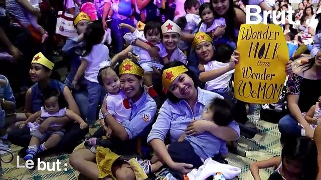 Aux Philippines, elles allaitent leurs bébés en public