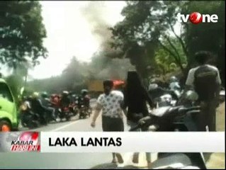 Tabrakan, Sepeda Motor dan Truk Terbakar