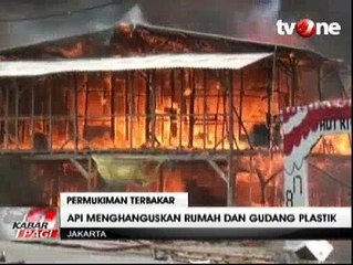 Kebakaran Besar Melanda Pemukiman Padat di Kapuk Utara