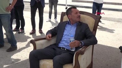 CHP Genel Merkezi Önünde Koltuklu Eylem