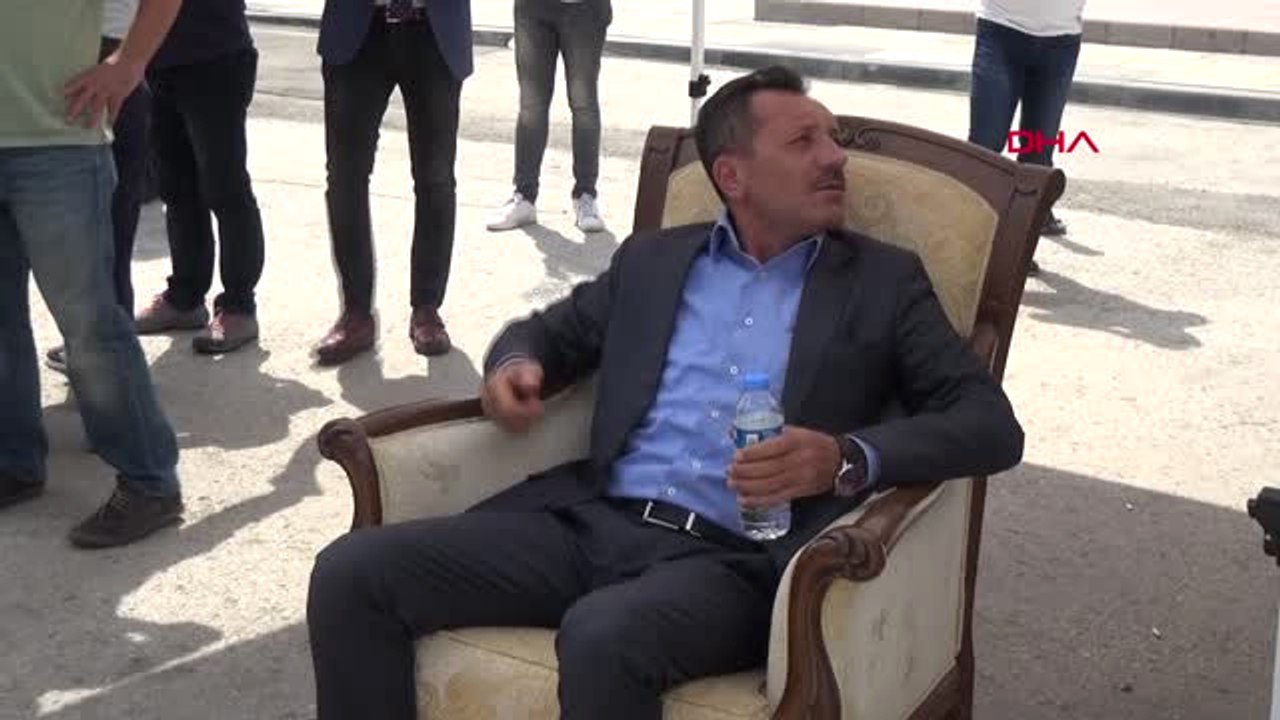 CHP Genel Merkezi Önünde Koltuklu Eylem