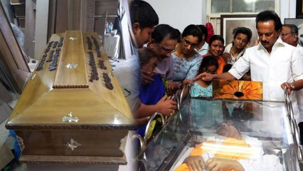 ಎಲ್ಲರ ಗಮನ ಸೆಳೆದ ಕರುಣಾನಿಧಿ ಶವಪೆಟ್ಟಿಗೆ ಮೇಲಿನ ಬರಹ | Oneindia Kannada