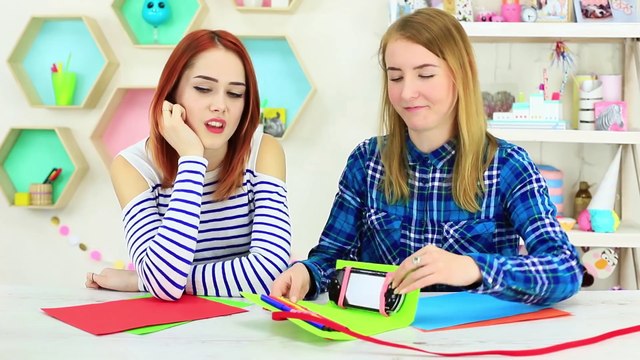 10 IDÉES BIZARRES POUR INTRODUIRE DES GADGETS EN CLASSE BLAGUES A FAIRE EN COURS | Troom Troom FR