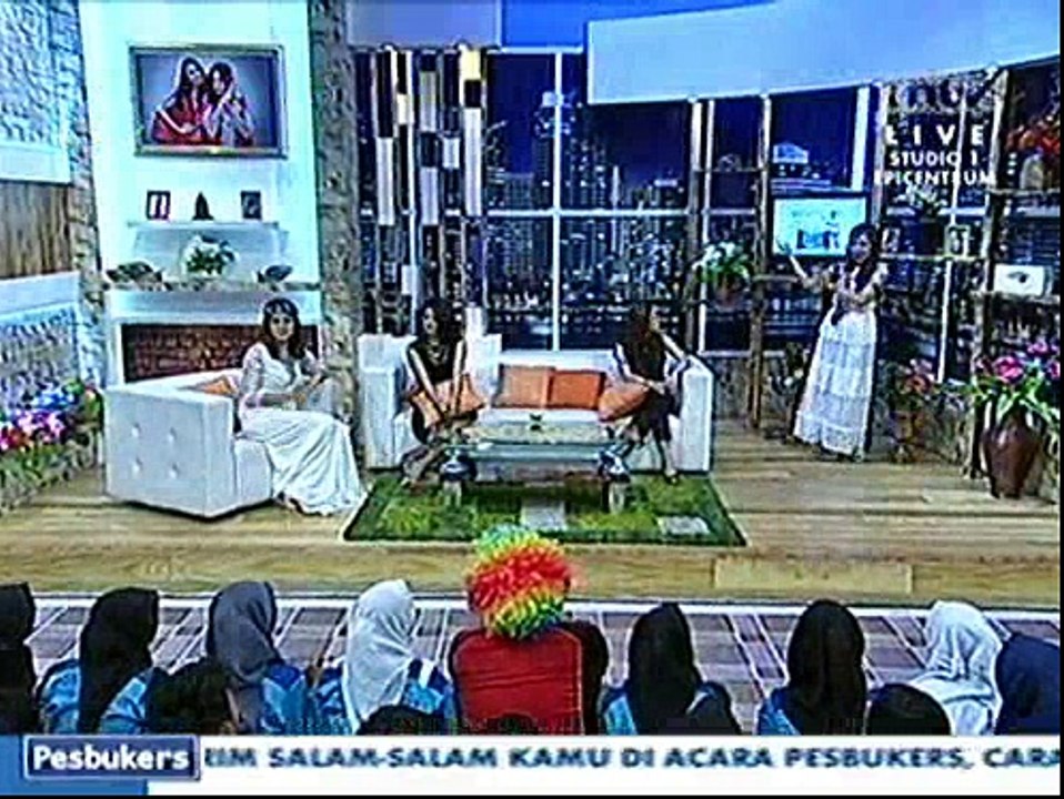 Dua Artis Cantik Berebut Cinta Charly Van Houten?