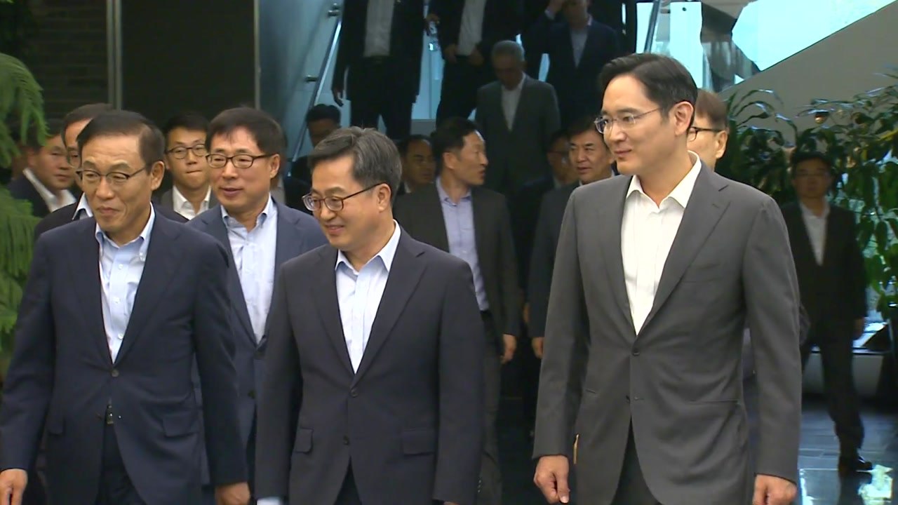 '경제 위기론' 文정부에 새 돌파구 되나? / YTN