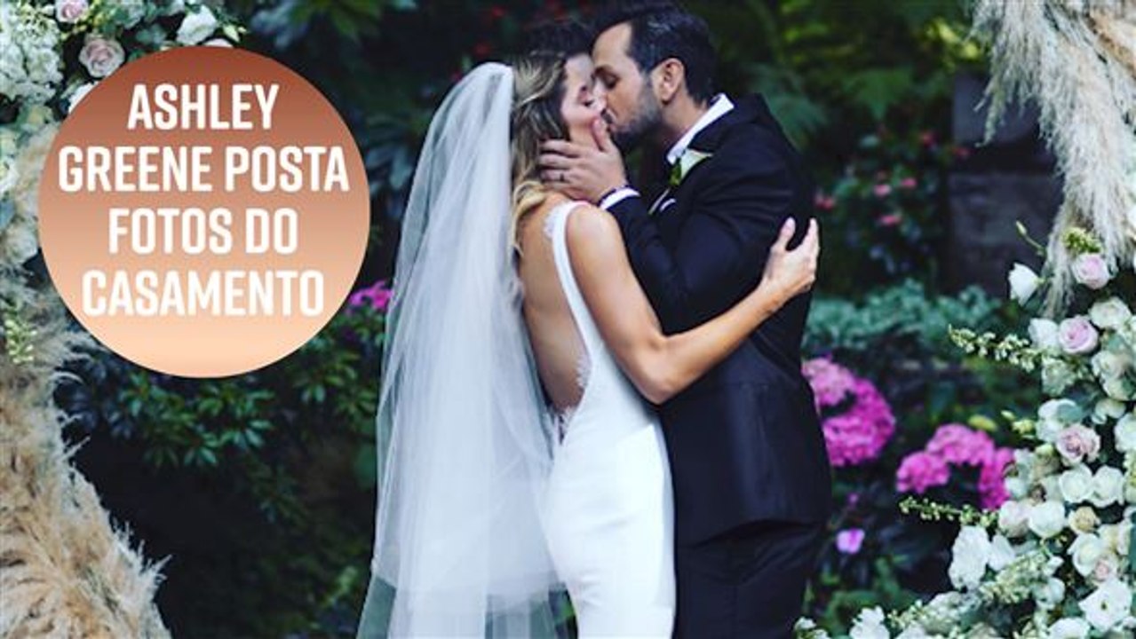 Ashley Greene posta fotos de seu casamento