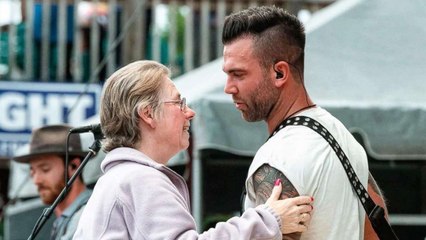 Country Singer Pays Tribute To Mom With Alzheimer’s On Stage