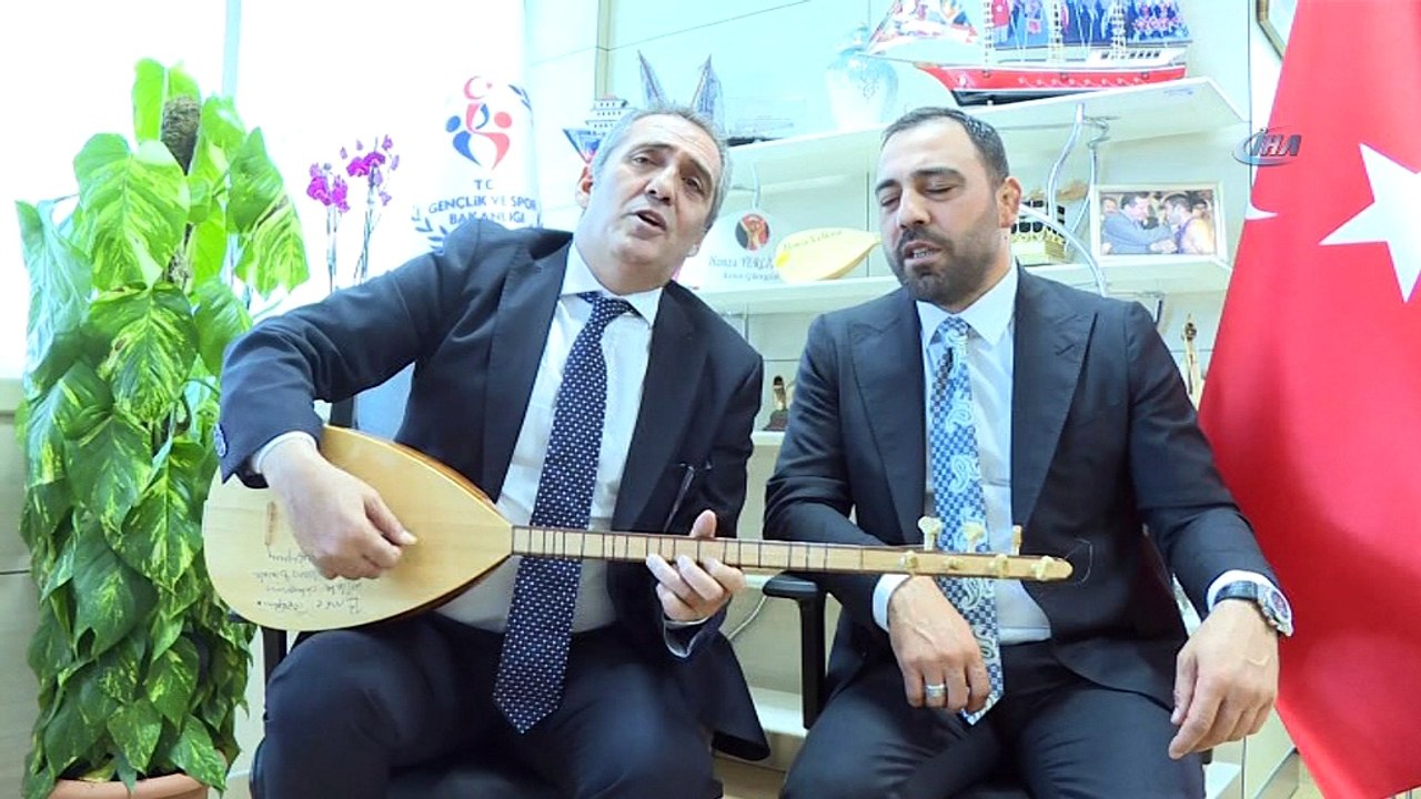 Yavuz Bingöl ve Hamza Yerlikaya, Cumhurbaşkanı Erdoğan ve Mehmetçikler için türkü söyledi