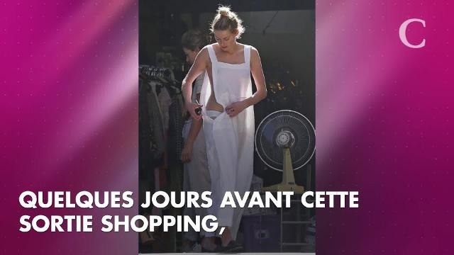 Oups ! Amber Heard dévoile accidentellement sa poitrine dans sa robe d'été très échancrée