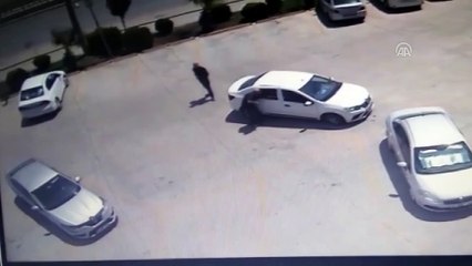 Lastiğini patlattıkları otomobilden 100 bin lira çaldılar - BURSA