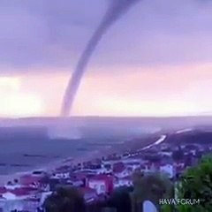 İstanbul Yeniköy Sahili'nde sabah saatlerinde oluşan hortum böyle görüntülendi