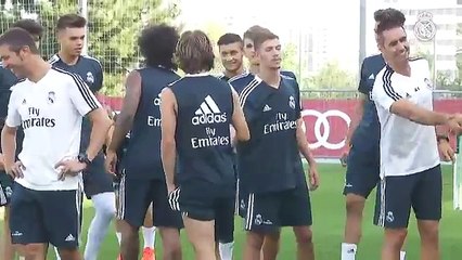 下载视频: Modric regresa a los entrenamientos del Real Madrid