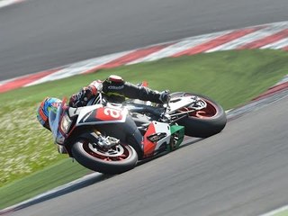 Aprilia RSV4 RF 2015 | First Ride | Motorcyclenews.com