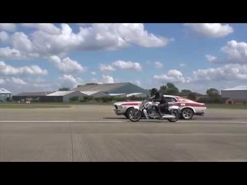 Ford Mustang vs Harley-Davidson V-Rod Muscle | Specials | Motorcyclenews.com