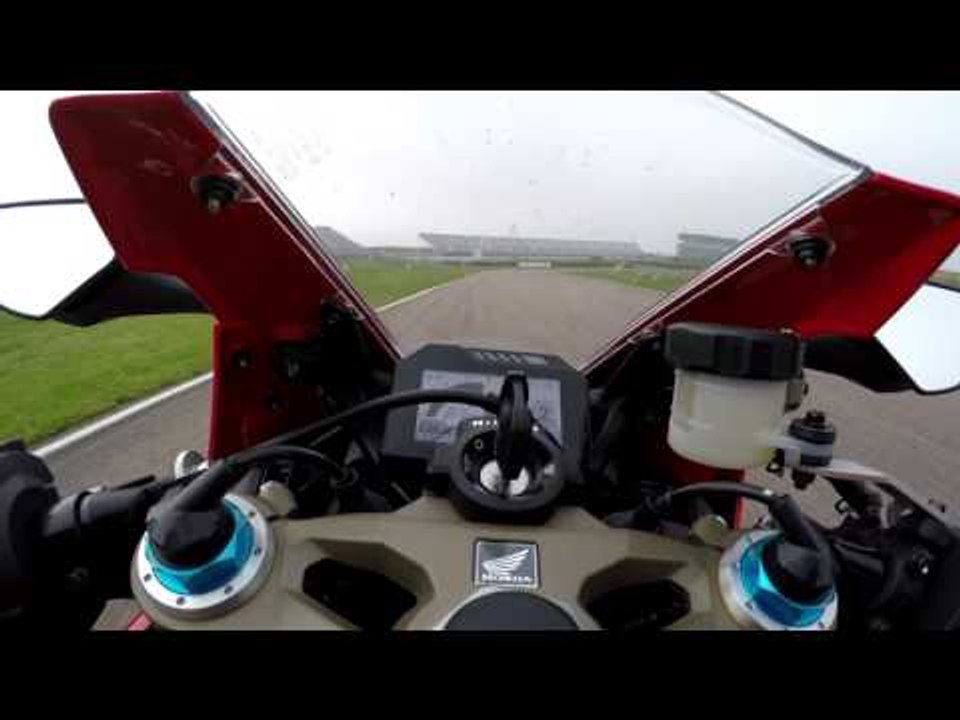 2017 Honda Fireblade onboard at Rockingham | Onboards | Motorcyclenews.com