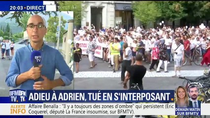 Marche blanche en hommage à Adrien: émotion et colère dans le cortège