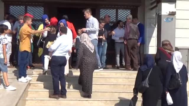 Damat ve Sağdıcına Nikah Memuru Şınav Çektirdi