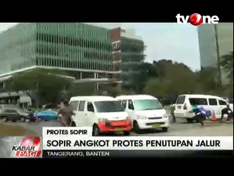 Ratusan Sopir Angkot di Karawaci Protes Penutupan Jalur