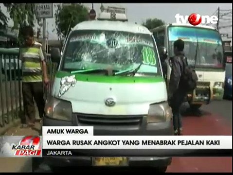 Tabrak Pejalan Kaki, Mikrolet Dirusak Massa