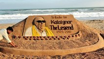 Sudarshan Patnaik creates sand sculpture in tribute to Late Karunanidhi | Oneindia News