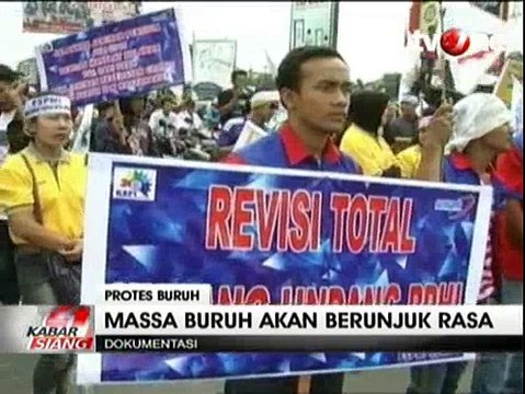 Ribuan Buruh Konvoi Menuju Istana