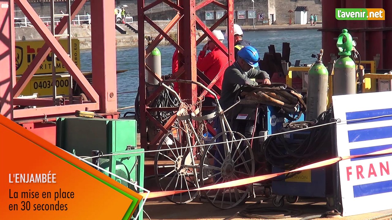 L'Avenir - Mise en place de la passerelle L'Enjembée sur la Meuse à Namur