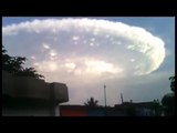 OVNI gigante en forma de nube