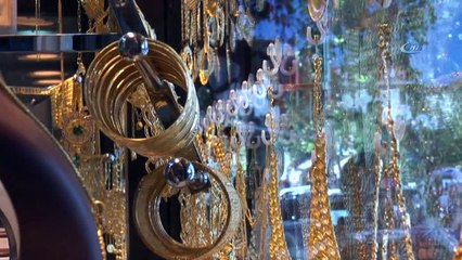 Poşet dolusu altını lavabo ihtiyacı kurtardı