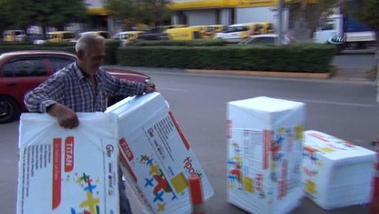 Traktör alt geçide sıkıştı