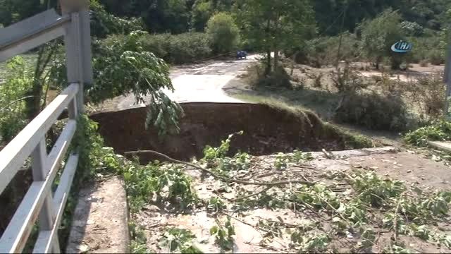 Sel Sonrası Yıkılan Köprü Böyle Görüntülendi...sel Suları Altında Kalan Ordu'da Yaralar Sarılıyor