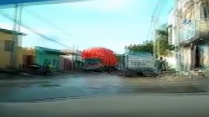 - Somali'de Aşırı Yüklü Kamyon Devrildi: 3 Yaralı