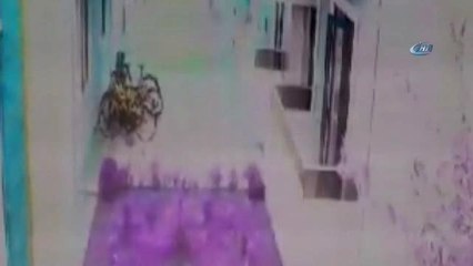 Vatandaşlara Cinsel Organını Gösteren Kargo Kuryesi Adliyeye Sevk Edildi