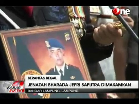 Pemakaman Anggota Brimob Korban Begal Diwarnai Tangis Pilu