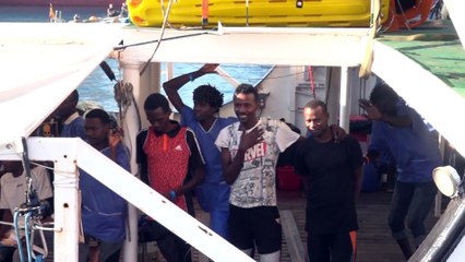 Desembarcados los 87 migrantes del 'Open Arms' en el puerto de Algeciras