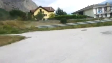 İsviçre'de Köyü Sel Suları Bastı