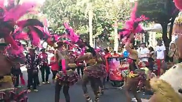 Ambiance de Dimanche gras à Pointe-à-Pitre avec le groupe Kontak