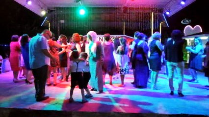 Ana sınıfında tanıştılar, büyüyüp evlendiler