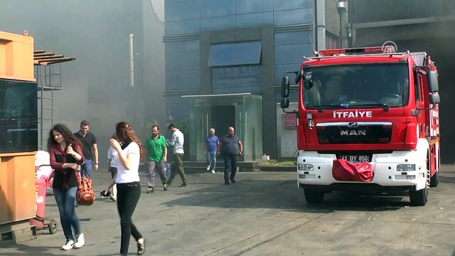 Geri dönüşüm fabrikasında yangın - KOCAELİ
