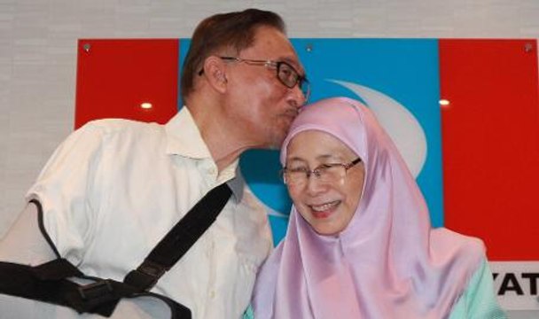 Wan Azizah remains as PKR president until party congress in November